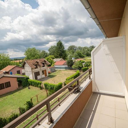 Prenociste Leona Aparthotel Veliko Gradište Eksteriør bilde