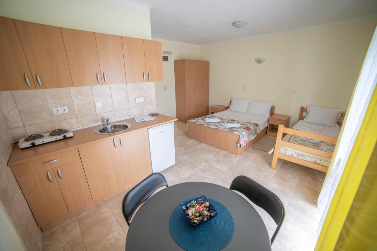 Prenociste Leona Aparthotel Veliko Gradište Eksteriør bilde