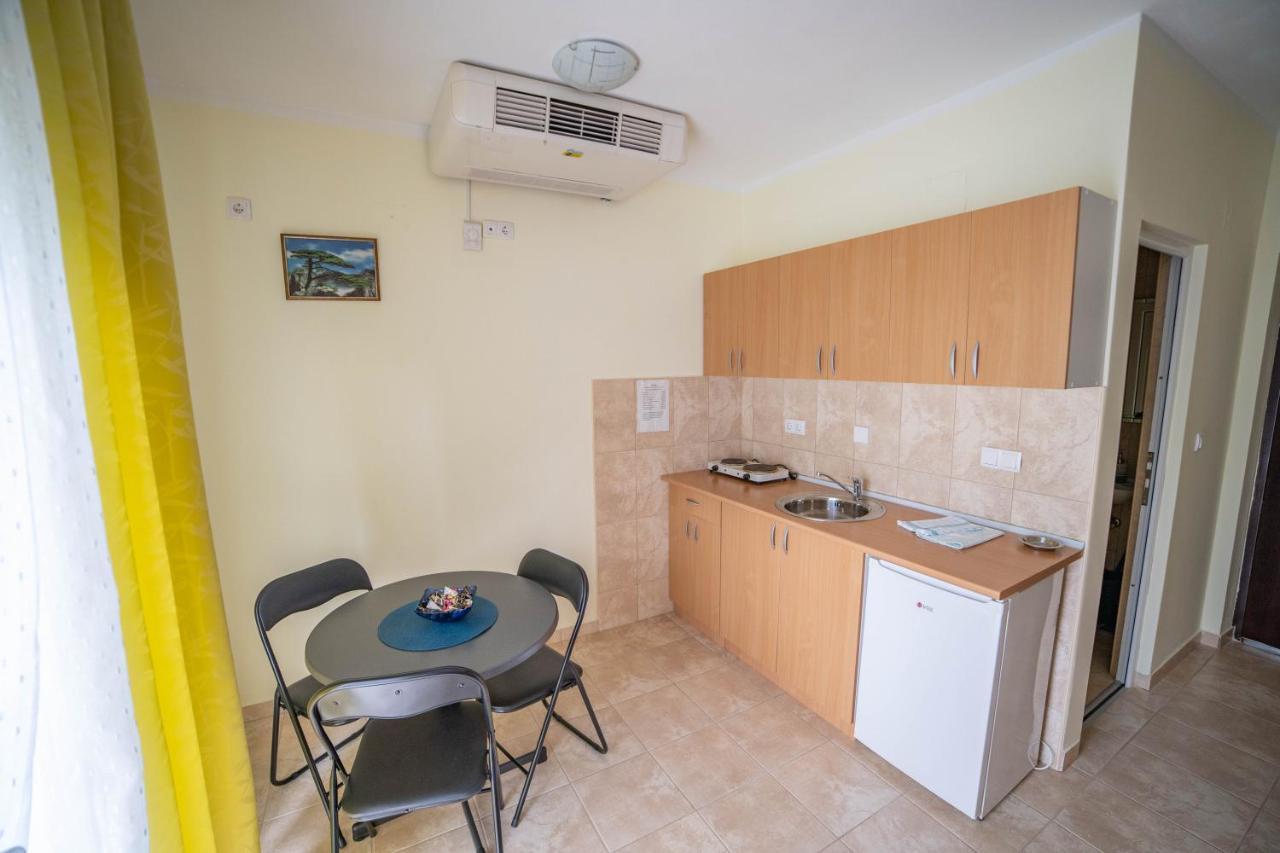 Prenociste Leona Aparthotel Veliko Gradište Eksteriør bilde