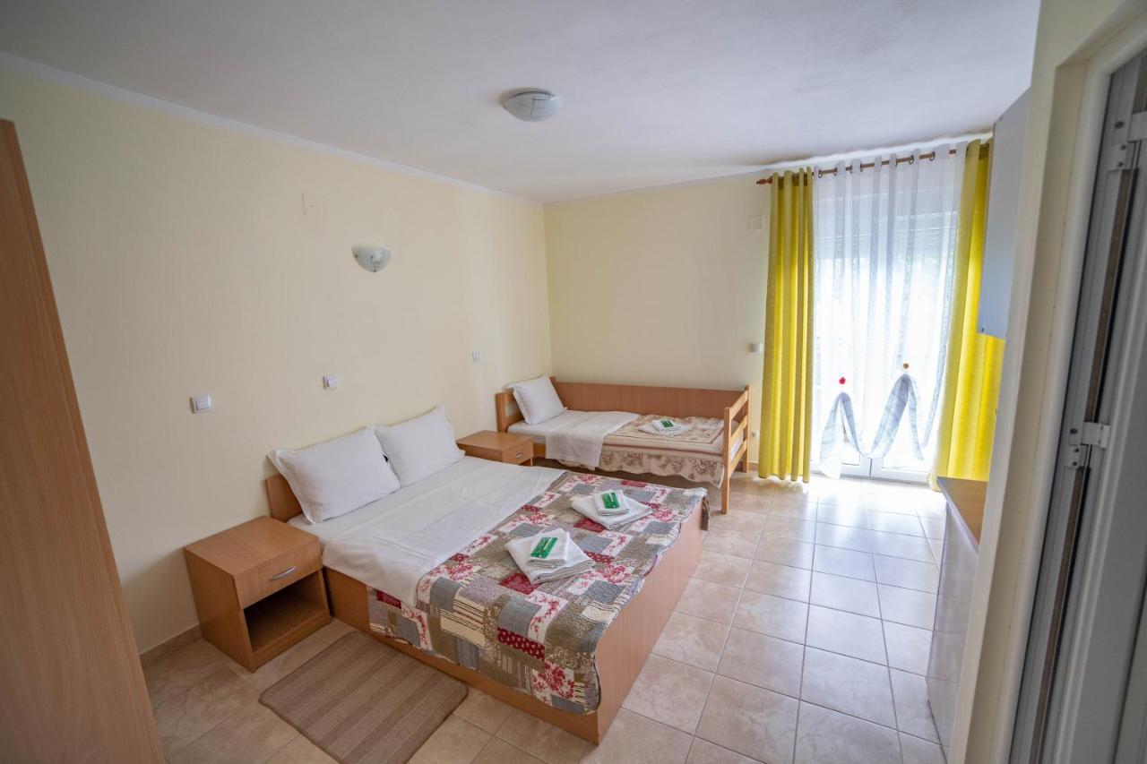 Prenociste Leona Aparthotel Veliko Gradište Eksteriør bilde