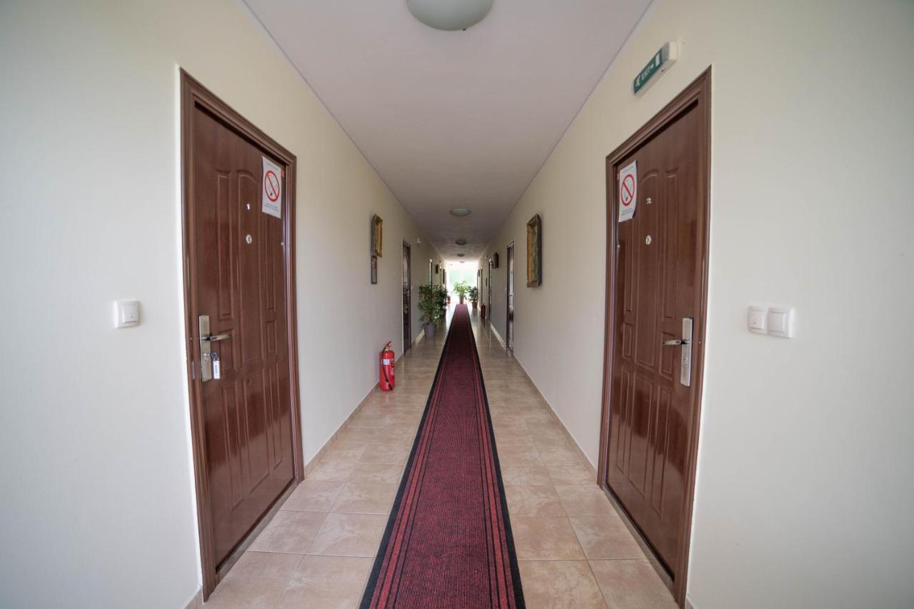 Prenociste Leona Aparthotel Veliko Gradište Eksteriør bilde
