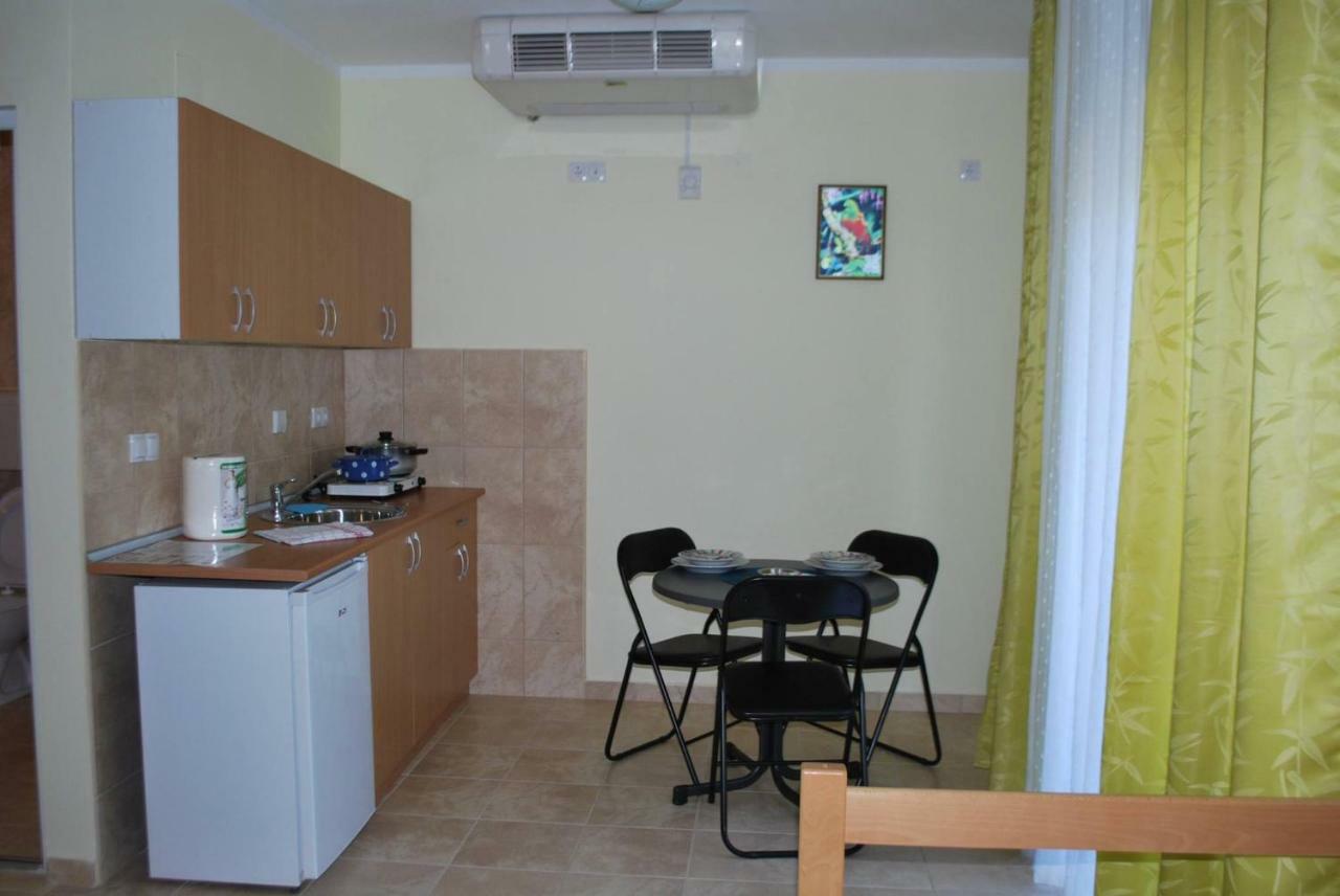 Prenociste Leona Aparthotel Veliko Gradište Eksteriør bilde